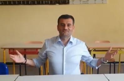 Ultimo giorno di scuola, il sindaco di Bari saluta gli studenti dalla sua vecchia aula