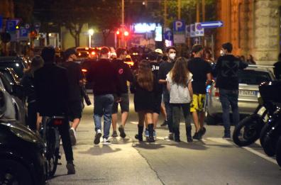 A Lecce la polizia notifica tre divieti di accesso al centro