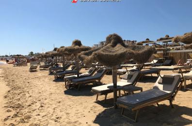 Monopoli, occupazione abusiva di spiaggia libera a Capitolo: denunciati titolari lido 