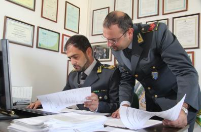 Lecce, mazzette e caciotte per elargire protesi 
