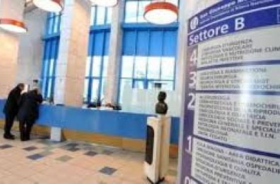 Taranto, dimesso dopo due mesi ma risulta ancora positivo