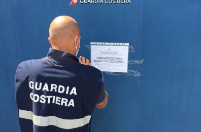 Sequestro preventivo in un'azienda di Monopoli: «Irregolarità e rifiuti speciali abbandonati»