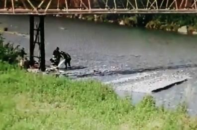 GENOVA - San Quirico, perdita gasolio su torrente Polcevera