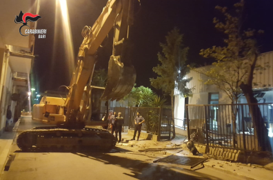 Palo, in cella un bitontino per l'assalto con l'escavatore all'ufficio postale