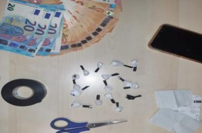 Lecce, scoperto «bazar» della droga in casa gestito da coppia di insospettabili