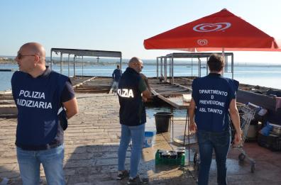 Taranto, coltivazione e commercializzazione abusiva di mitili: sequestrati oltre 500 chili di prodotto 