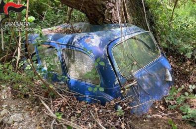 Basilicata, ecco il cimitero delle auto nel Pollino: trovate 10 carcasse