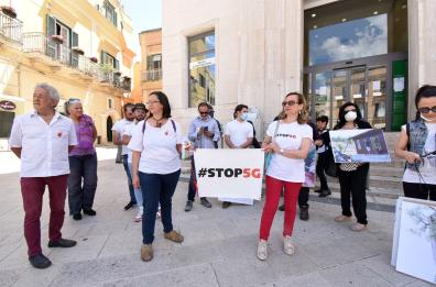 A Matera manifestazione #Stop5G: «No a innalzamento limiti esposizione elettromagnetica»
