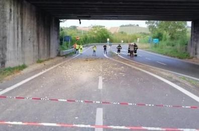 Jesi, danneggiato con ponte sulla Ancona-Roma: indentificato camionista leccese