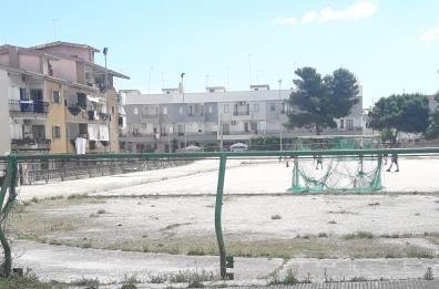 Bisceglie, il campo di Salnitro cade a pezzi: ragazzi in pericolo