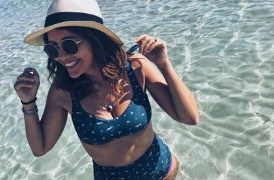 Salento, arrivano i primi vip in spiaggia: Serena Rossi con il marito a Porto Cesareo