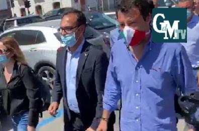 Matteo Salvini a Bari: l'incontro con i lavoratori in protesta davanti alla Prefettura