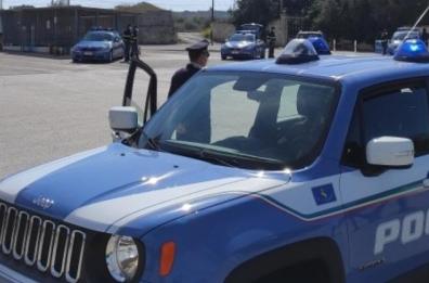 Putignano, polizia stradale scopre traffico illecito di auto verso la Bulgaria