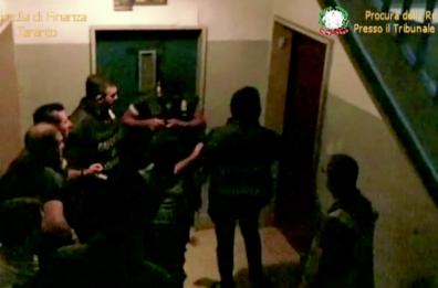 Taranto, truffe milionarie: ben 94 indagati