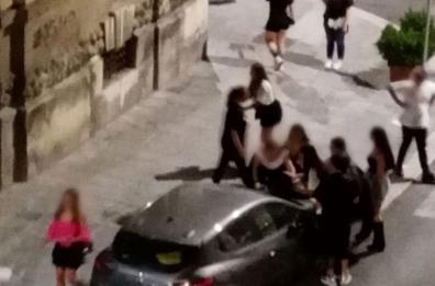 Bari, assalita da branco di ragazze nel quartiere Umbertino: 15 contro una