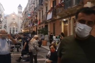 Bari, prove di convivialità post Covid 19: a Madonnella la piazza è verticale