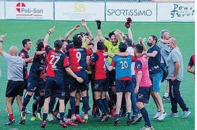 Calcio, il Picerno batte il Rende e conquista salvezza