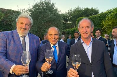 Manduria, Emiliano e Zaia insieme per un brindisi alla festa di Bruno Vespa