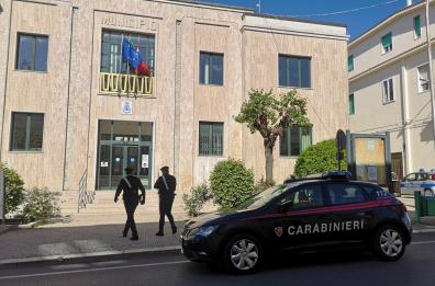Matera, rubavano armi della polizia locale nei Municipi di Puglia e Basilicata, sgominata banda: 6 in manette 