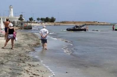 San Cataldo, un’auto finisce a «sorpresa» in mare: sgomento tra i bagnanti