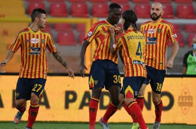 Lecce vince contro la Lazio 2-1. Patric espulso per morso a Donati