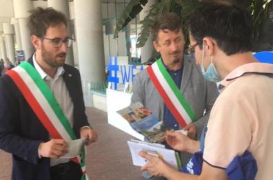 Bari, blitz dei sindaci di Acquaviva e Casamassima in aeroporto: «Così si promuove il territorio»