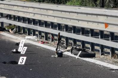 Barletta, furgone contro bici elettrica: muoiono 2 giovani