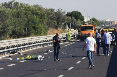 Tragedia sulla Barletta-Andria, furgone contro bici elettrica: muoiono 3 giovani. Indagato autista per omicidio stradale