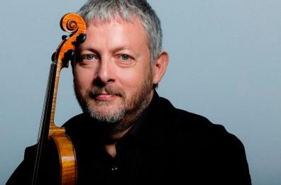 Fabio Biondi a Bari con le note magiche del violino di Vivaldi
