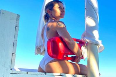 SALENTO - Maddalena Corvaglia in versione sexy baywatch
