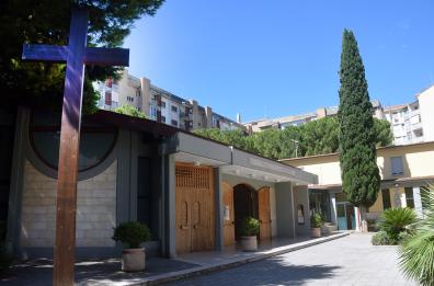 Bari, neonato abbandonato davanti a una chiesa: trovato dal parroco, indagini