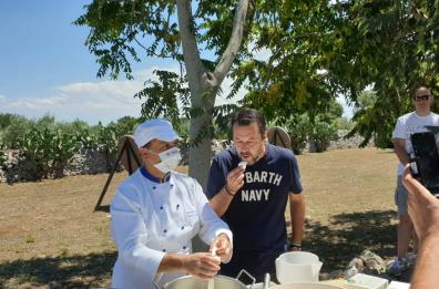 Salvini a Ceglie Messapica: tra tour elettorale, mozzarelle e panzerotti