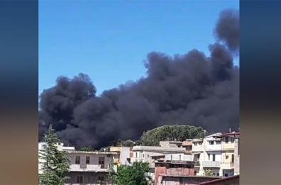 CALABRIA - Incendio a Gioia Tauro nei pressi Iam