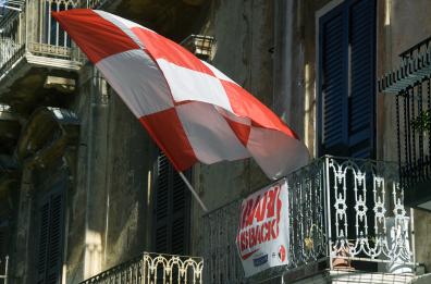 Sale la febbre da B, Bari incrocia le dita e sogna una grande festa in... mascherina