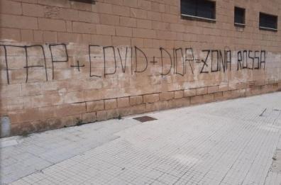 Lecce, in zona Santa Rosa spuntano scritte contro Dior per la sfilata-evento