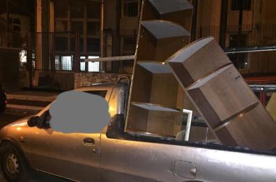 Bari, "incivile" getta rifiuti ingombranti vicino il Policlinico: beccato e multato