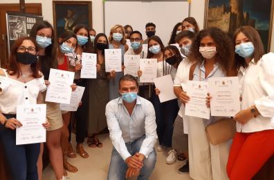 Monopoli, consegnata una pergamena ai maturandi da 100 e  lode