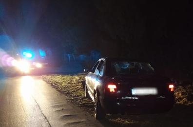 Foggia, auto si schianta contro albero in via del Mare: 3 feriti 
