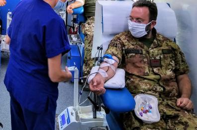 Trani, donazione straordinaria sangue dei fanti nella caserma «Lolli Ghetti»