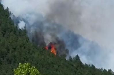 ABRUZZO - L'Aquila, incendio nella pineta di Arischia