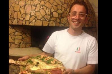 Barletta, ecco Pinuccio, il pizzaiolo doc che adora tutti i disabili 
