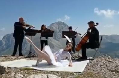 ABRUZZO - Sabrina Montanaro, spettacolo su Pizzo Cefalone