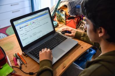 Computer e abbonamenti a Internet a prezzi scontati per i redditi più bassi