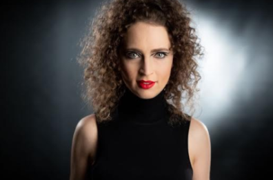 Daniela Mastandrea porta in tour i suoi «Mondi Paralleli»: appuntamento a Fasano e Martina Franca