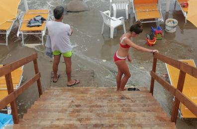 Metaponto, il maltempo taglia la spiaggia: lidi in ginocchio