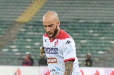 Bari, quanta folla agli arrivi: centrocampo da ridisegnare 