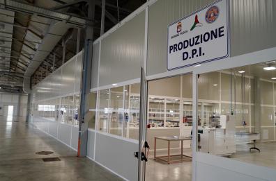 Fase 3, la Regione Puglia avvia la prima fabbrica pubblica di mascherine, camici e tute. Italia in Comune: «Più soldi per cliniche private»