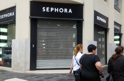 Bari, commessa di Sephora positiva al Covid, profumeria chiusa in via Sparano