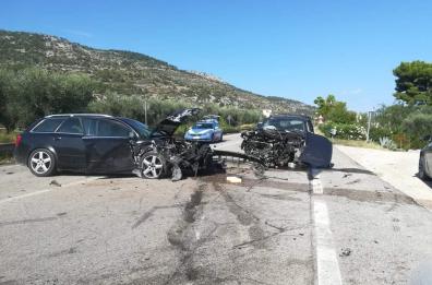 Manfredonia, violento impatto tra auto sulla statale «89»: 2 feriti gravi