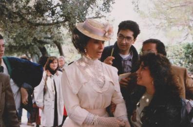 Sofia, diva contesa tra Polignano e Trani nel film «Sabato, domenica e lunedì»
